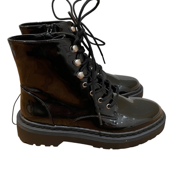 Forever 21 Faux Patent Leather Combat Boots Black Size 5.5 - Picture 5 of 9
